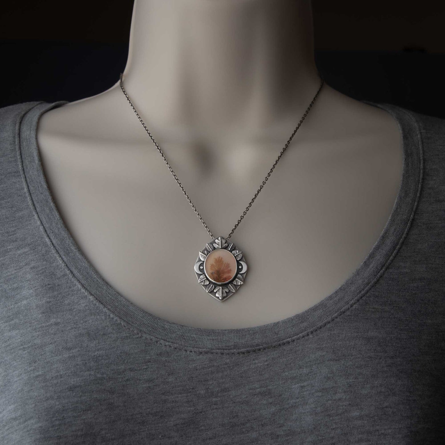 Leaf Mandala Pendant - Dendritic Agate