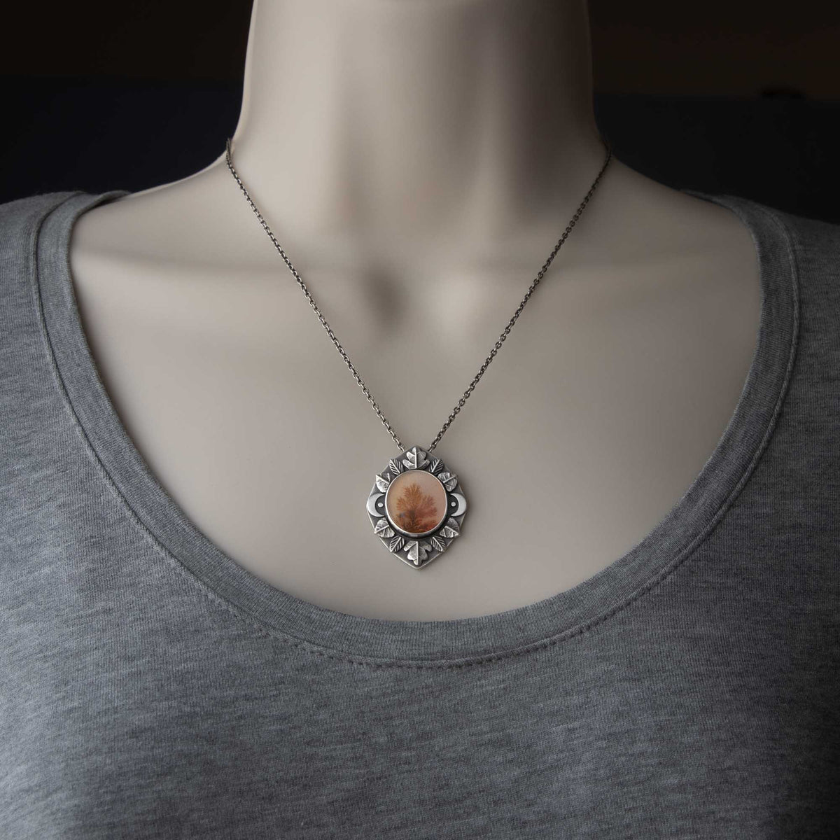 Leaf Mandala Pendant - Dendritic Agate